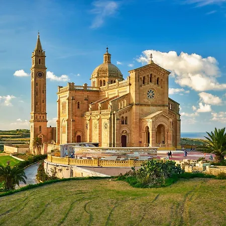 アパート Kenn Gozitan And Pool - Happy