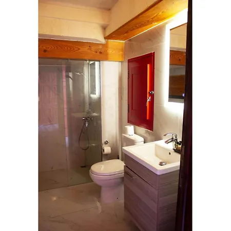 Kenn Gozitan And Pool - Happy Apartment *