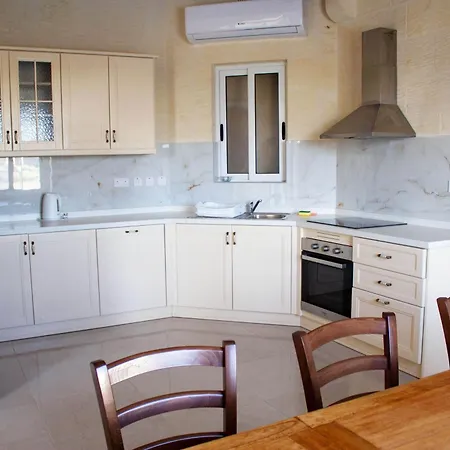 Kenn Gozitan And Pool - Happy Apartament Santu Pietru